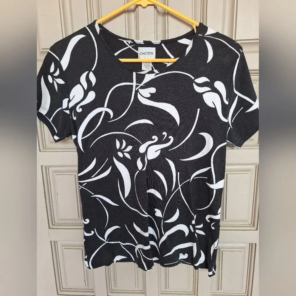 Chico's Tee Sz0  Short Sleeve blk/Wht Floral Round Neck Good Shape Machine Wash